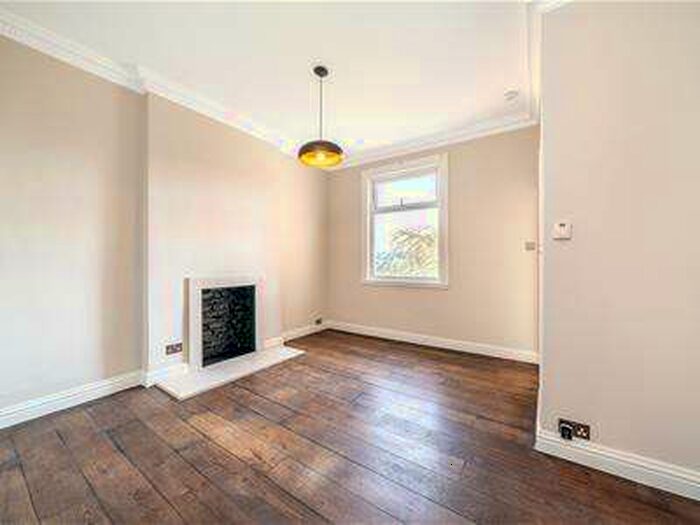 1 Bedroom Flat To Rent In Selsdon Road, West Norwood, SE27
