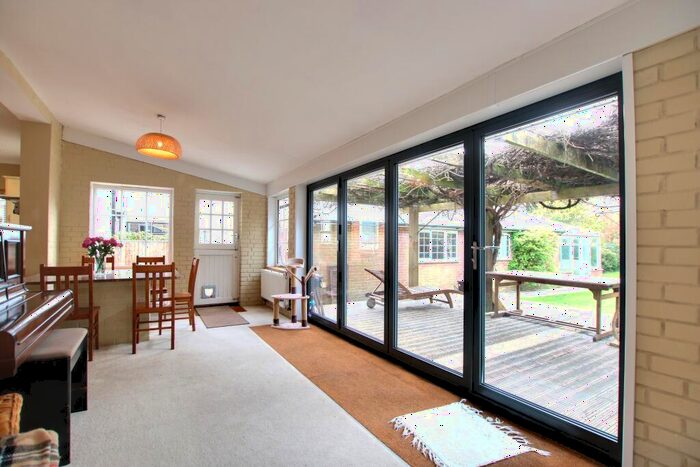 5 Bedroom Detached House For Sale In Bassett, Southampton, SO16