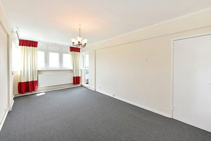 2 Bedroom Flat To Rent In Pearscroft Road, Fulham, SW6