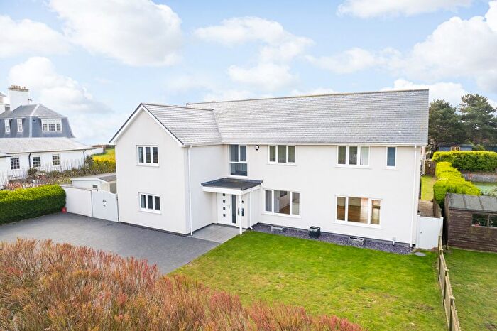 4 Bedroom Detached House For Sale In Waldershare Avenue, Sandwich Bay, Sandwich, Kent, CT13