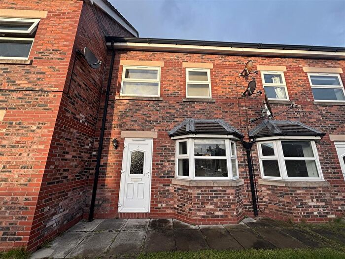 4 Bedroom Town House To Rent In St Marys Court, Warrington, WA4