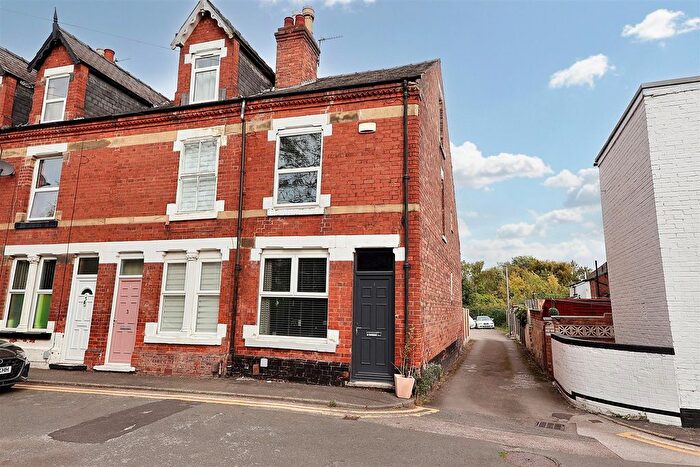 3 Bedroom End Of Terrace House For Sale In Woodland Grove, Netherfield, NG4