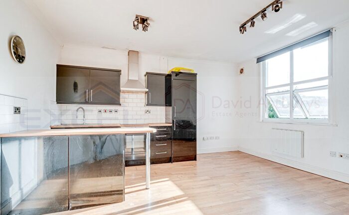 1 Bedroom Flat To Rent In Coverdale Road, Shepherd's Bush, London, W12