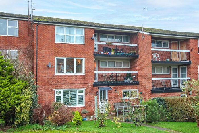 2 Bedroom Flat For Sale In Bideford Court, Bideford Green, Leighton Buzzard, LU7