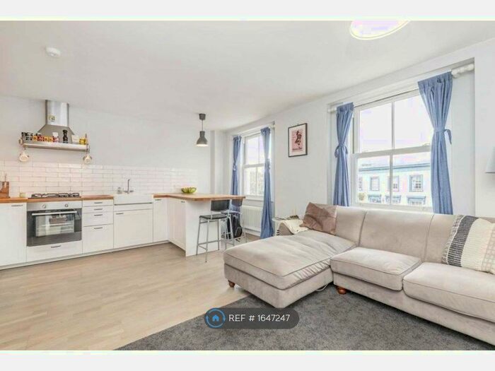 2 Bedroom Flat To Rent In Newington Green Road, London, N1