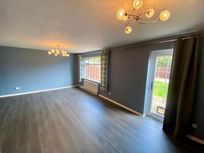 4 Bedroom Terraced House To Rent In Grove Park Road, Woodside, LU1