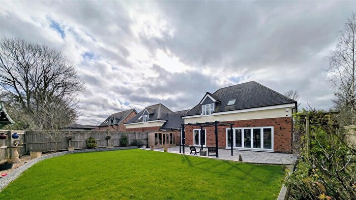 4 Bedroom Link Detached House For Sale In Naas Lane, Quedgeley, Gloucester, GL2