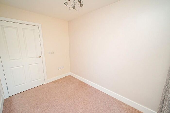 2 Bedroom Flat For Sale In Greenfields, Theedway, Leighton Buzzard, LU7