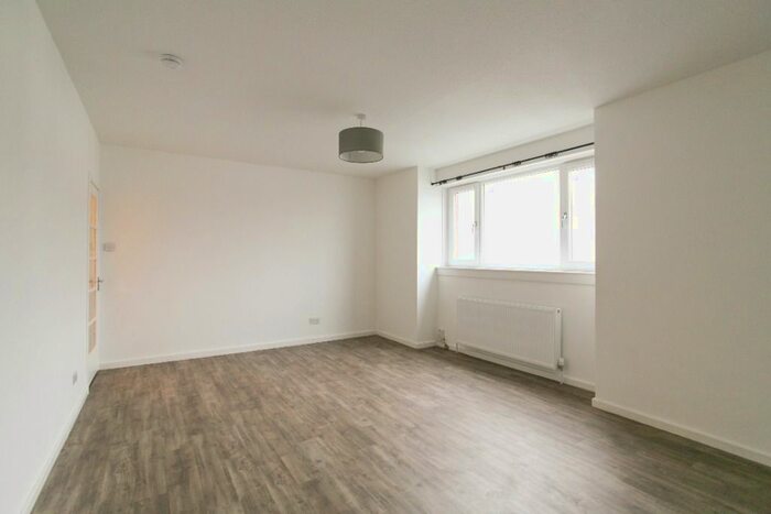 2 Bedroom Flat To Rent In Caiystane Gardens, Fairmilehead, Edinburgh, EH10