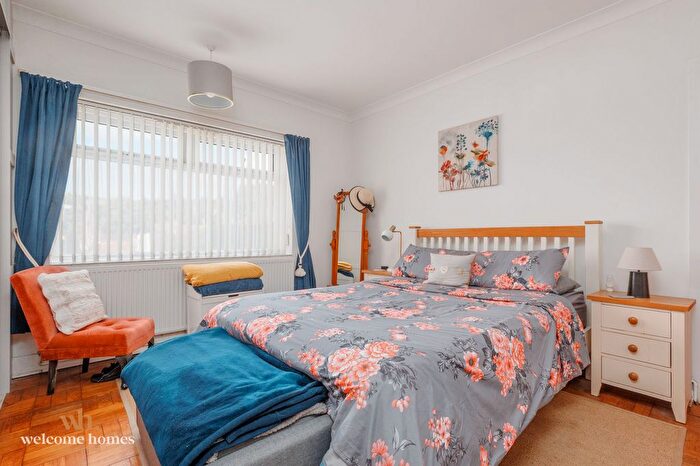 2 Bedroom Flat For Sale In Cooper Dean Drive, Bournemouth, BH8