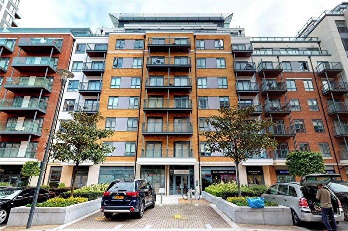 Flat To Rent In Constantine House, NW9