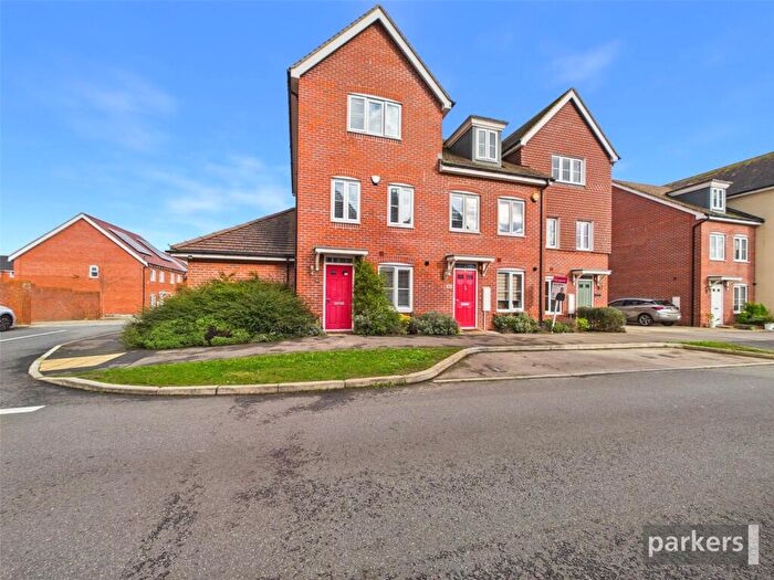 4 Bedroom End Of Terrace House For Sale In Forest Road, Woodley, Reading, Berkshire, RG5