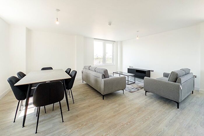 3 Bedroom Flat To Rent In Middlewood Plaza, Craven Street, Salford, M5