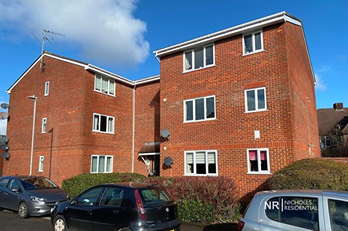1 Bedroom Flat For Sale In Ranyard Close, Chessington, Surrey., KT9