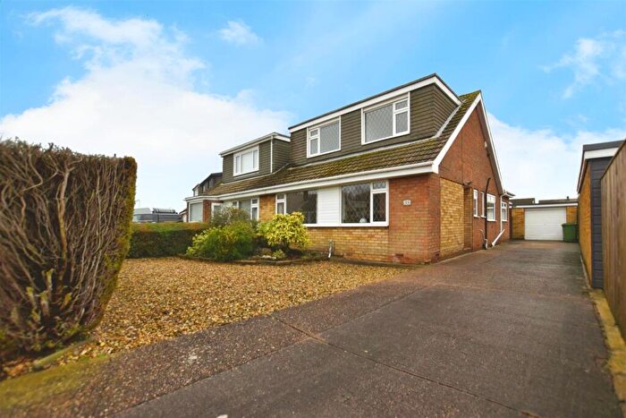 3 Bedroom Semi-Detached Bungalow For Sale In Summergangs Drive, Thorngumbald, HU12