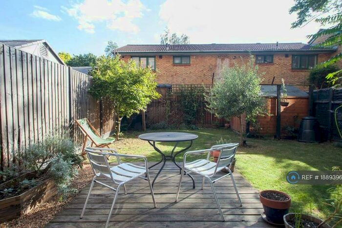 1 Bedroom Flat To Rent In Lee Street, London, E8