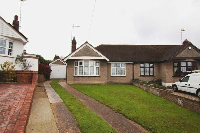 2 Bedroom Semi-Detached Bungalow To Rent In Chiltern Close, Rayleigh SS6
