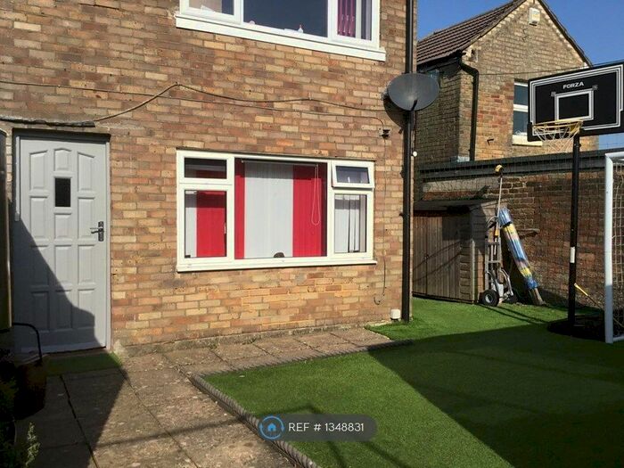 2 Bedroom Flat To Rent In Wallisdown, Bournemouth, BH10