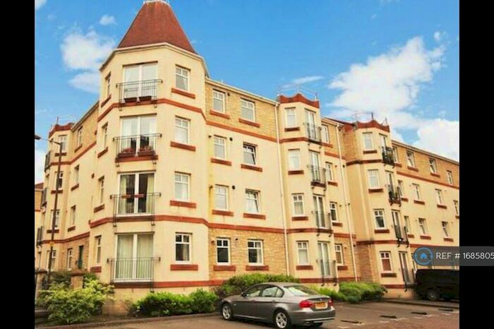 3 Bedroom Flat To Rent In Sinclair Place, Edinburgh, EH11