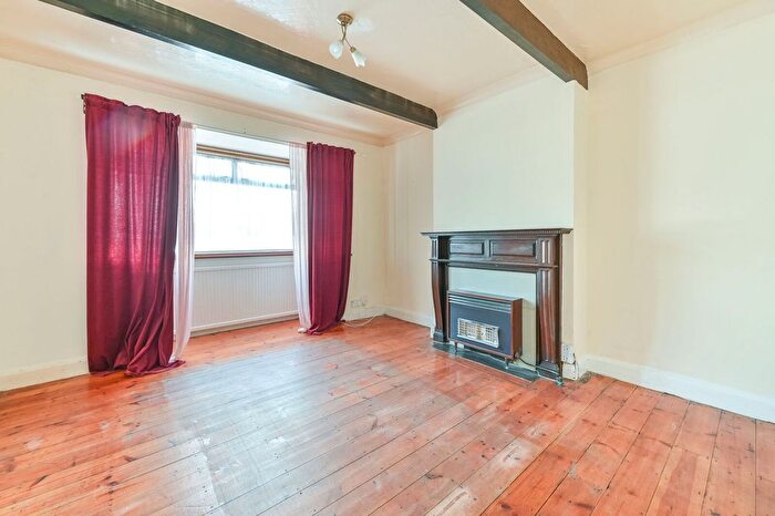 4 Bedroom Semi-Detached House For Sale In Maryland Road, Thornton Heath, CR7