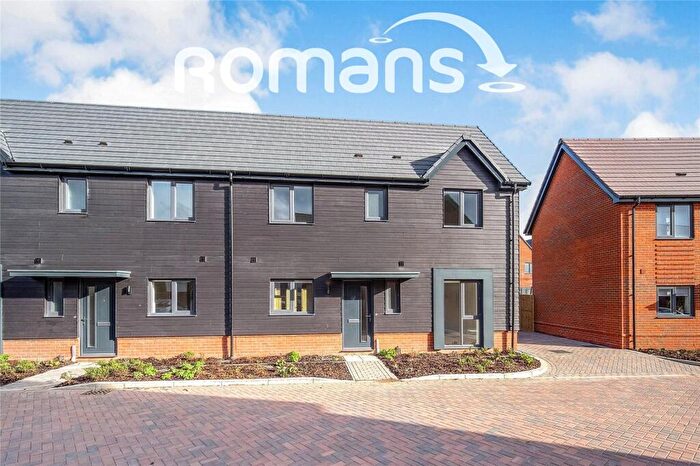 3 Bedroom House To Rent In Hunt Way, Crowthorne, RG45