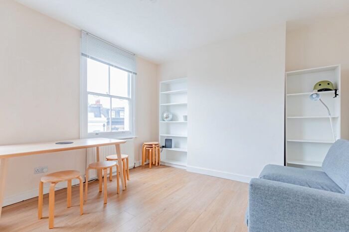 1 Bedroom Flat To Rent In Clonbrock Road, London, N16