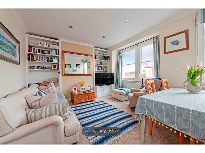 2 Bedroom Flat To Rent In Earlsfield, London, SW18