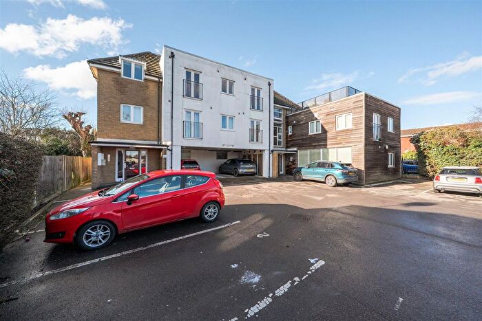 2 Bedroom Flat For Sale In Alpha Road, Surbiton, KT5