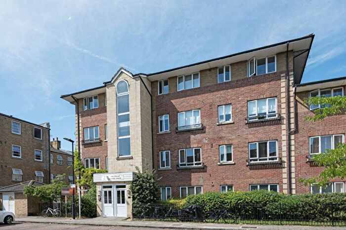 2 Bedroom Flat To Rent In Celandine Drive, Hackney, London, E8