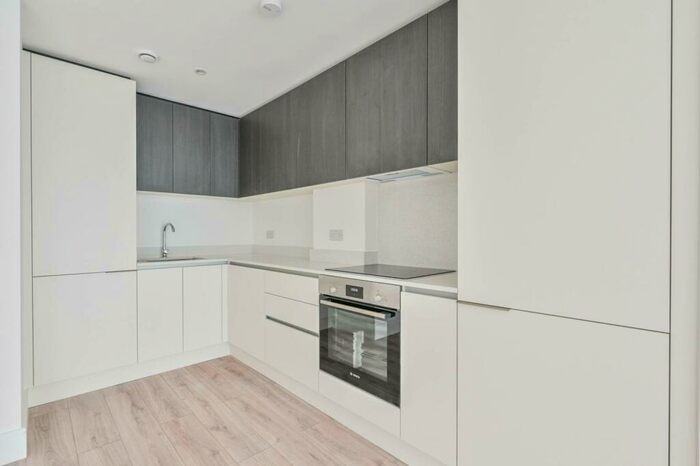1 Bedroom Flat To Rent In Clements Lane, Ilford, IG1