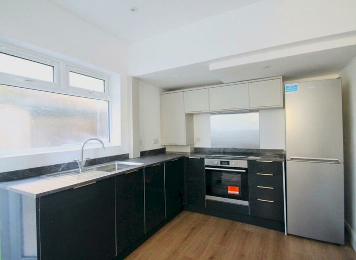 2 Bedroom Flat To Rent In Duppas Hill, CR2