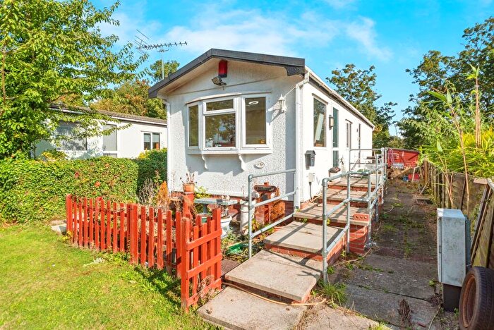 2 Bedroom Park Home For Sale In Carlton Manor Park, Carlton-On-Trent, Newark, NG23