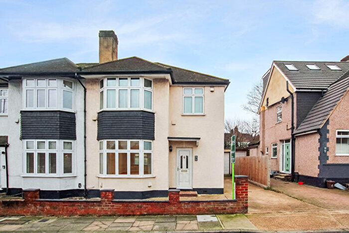 3 Bedroom Semi-Detached House For Sale In Woodside Lane, Bexley, DA5
