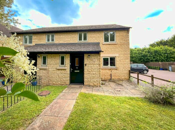 3 Bedroom Semi-Detached House To Rent In Ralegh Crescent, Witney, Oxfordshire, OX28