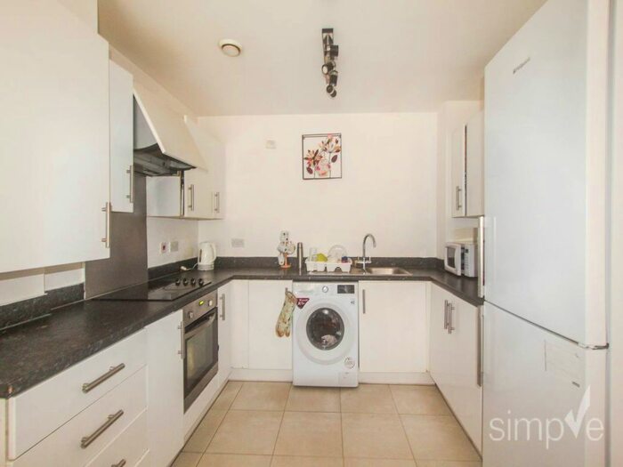 2 Bedroom Flat To Rent In Spa House, Varcoe Gardens, Hayes, UB3