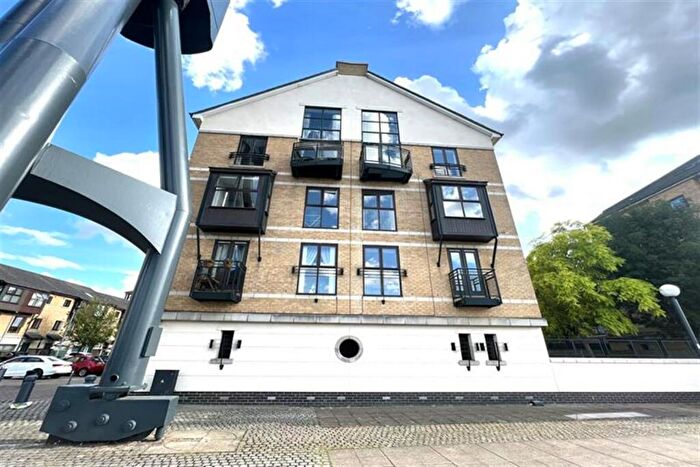2 Bedroom Apartment To Rent In Becket House, E16