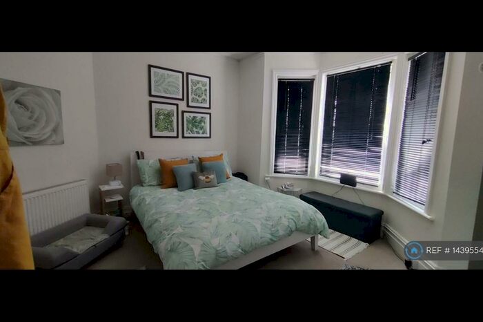 2 Bedroom Maisonette To Rent In Guildford, Guildford, GU2