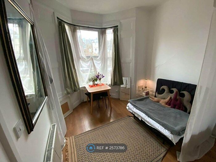 Studio To Rent In Holmdale Terrace, London, N15