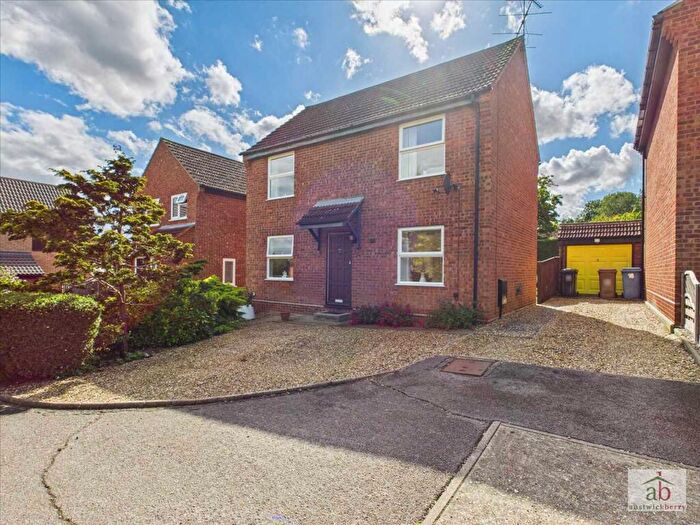 3 Bedroom Detached House For Sale In Rudlands, Ipswich, IP8