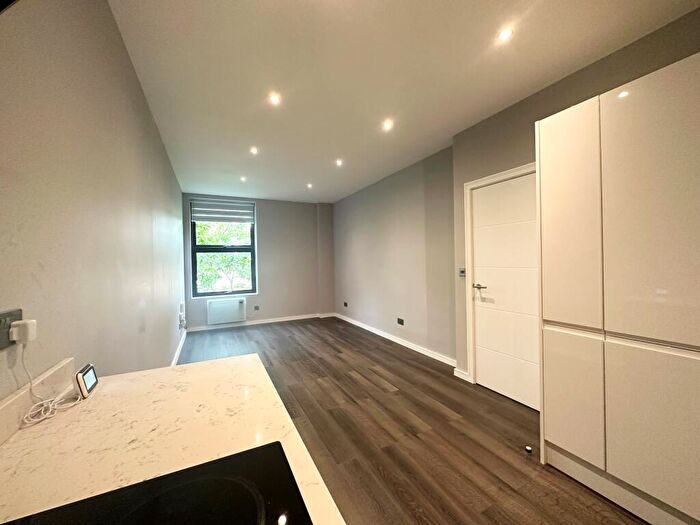 1 Bedroom Flat To Rent In Forth House, Brants Bridge, Bracknell, RG12