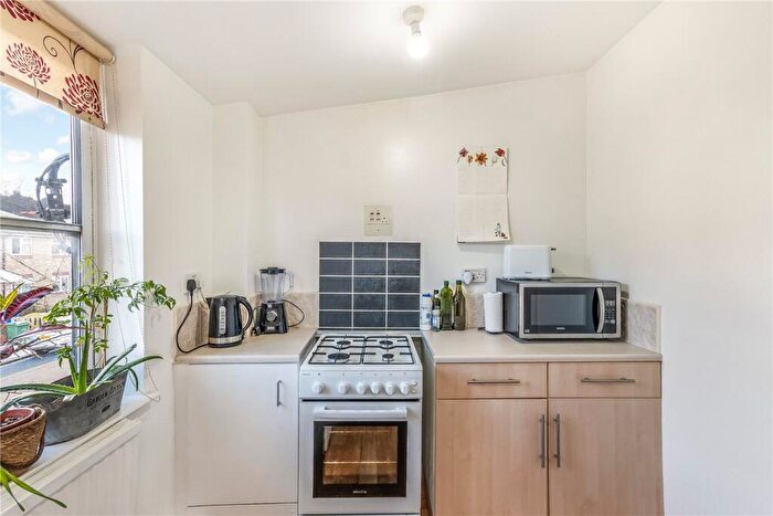 1 Bedroom Maisonette To Rent In Hindmans Road, East Dulwich, London, SE22