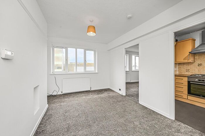 1 Bedroom Flat To Rent In Kimber Road, London, SW18