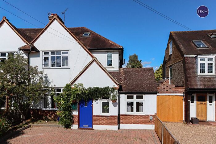 4 Bedroom Semi-detached House For Sale In Baldwins Lane, Croxley Green, Rickmansworth, Hertfordshire, WD3