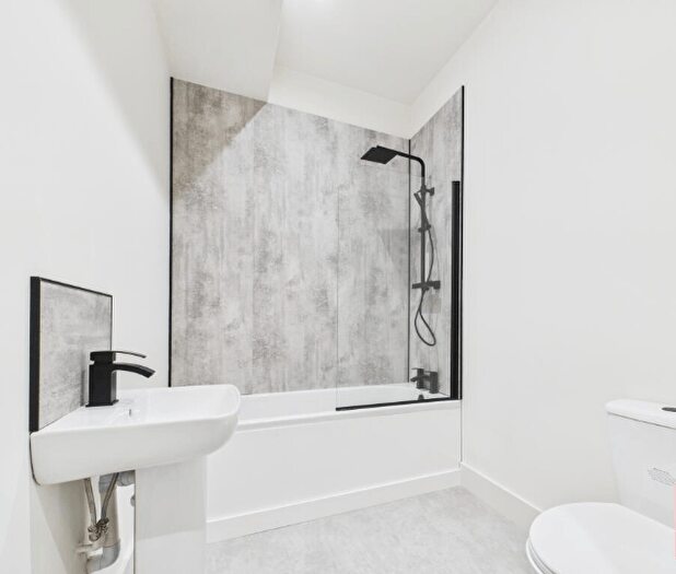 2 Bedroom Flat To Rent In Montem Road, London, SE23