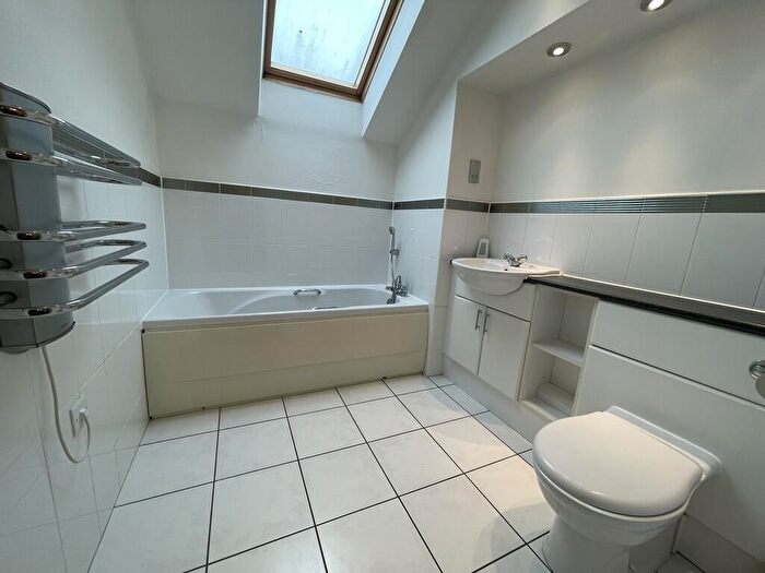 2 Bedroom Apartment To Rent In The Crescent, Davenport, SK3