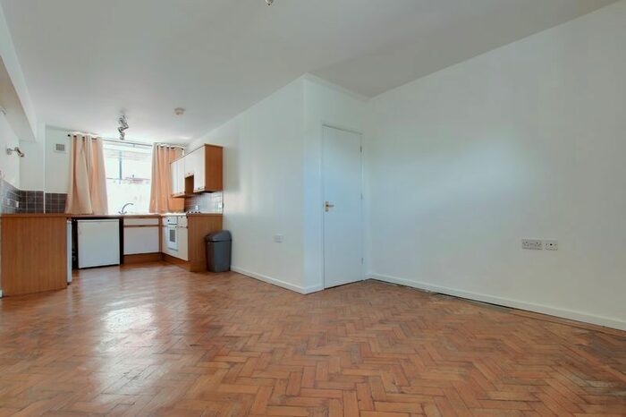 2 Bedroom Flat To Rent In Post Office Lane, Wantage OX12