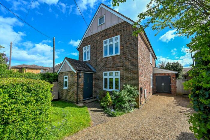 4 Bedroom Detached House To Rent In Kings Road, West End, Woking, GU24