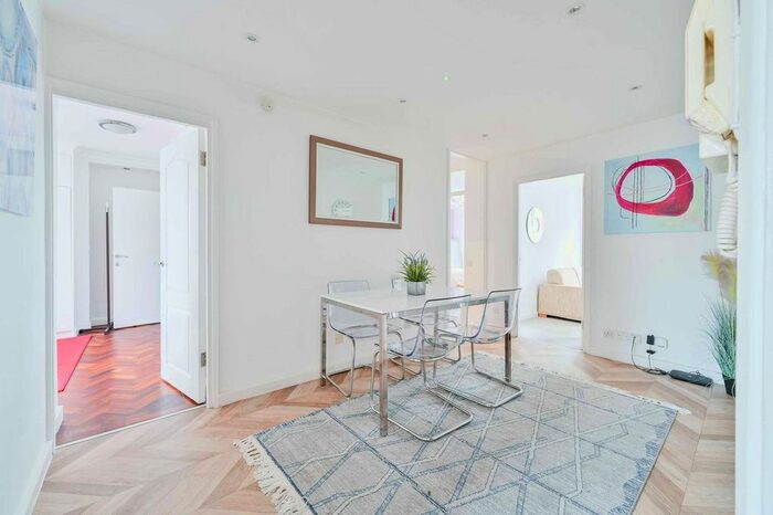 3 Bedroom Flat To Rent In Harley Street, Marylebone, London, W1G