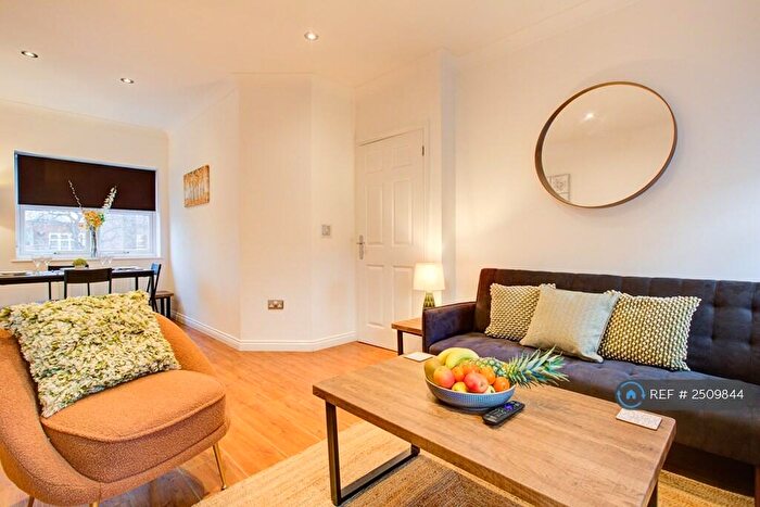 2 Bedroom Flat To Rent In Tall Tree Court, Romford, RM1