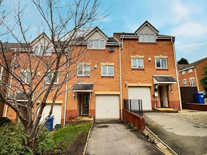 3 Bedroom Semi-Detached House For Sale In Hills Close, Bessacarr, Mexborough, S64